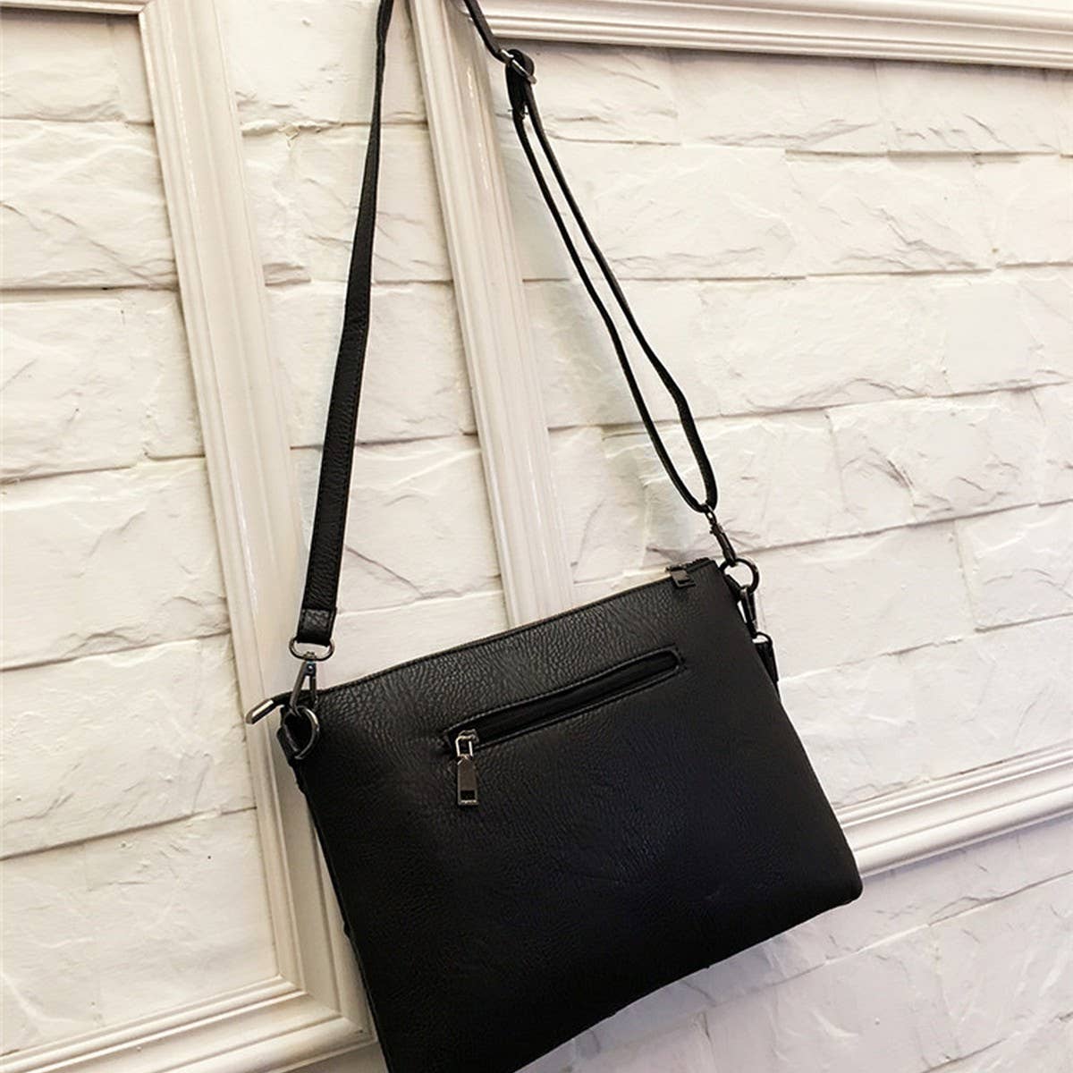 RIVET DECORATION LARGE CAPACITY HANDBAG