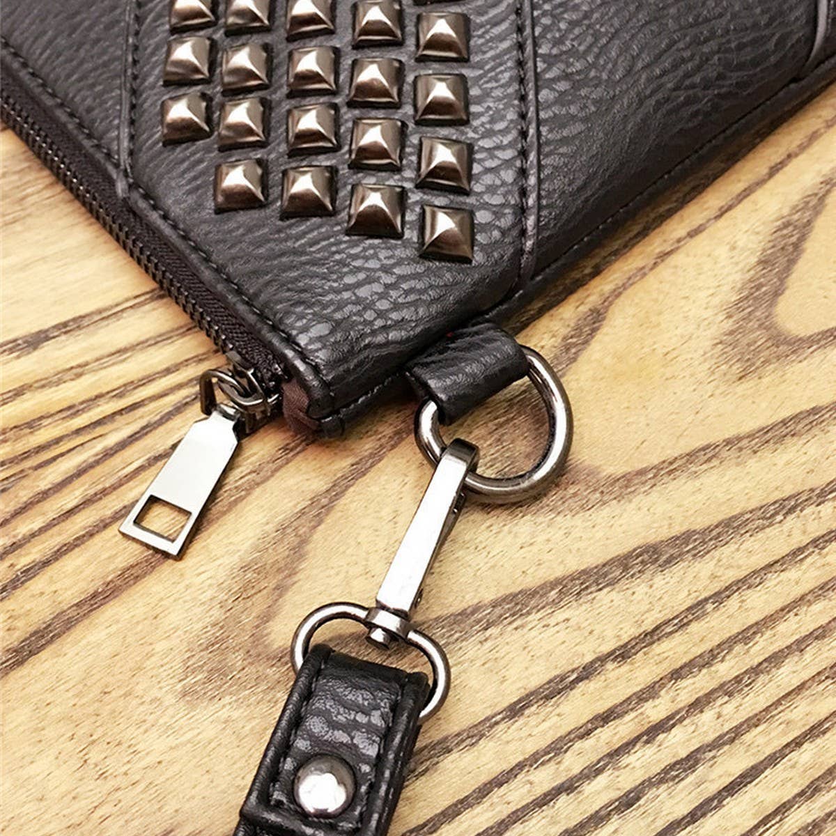 RIVET DECORATION LARGE CAPACITY HANDBAG