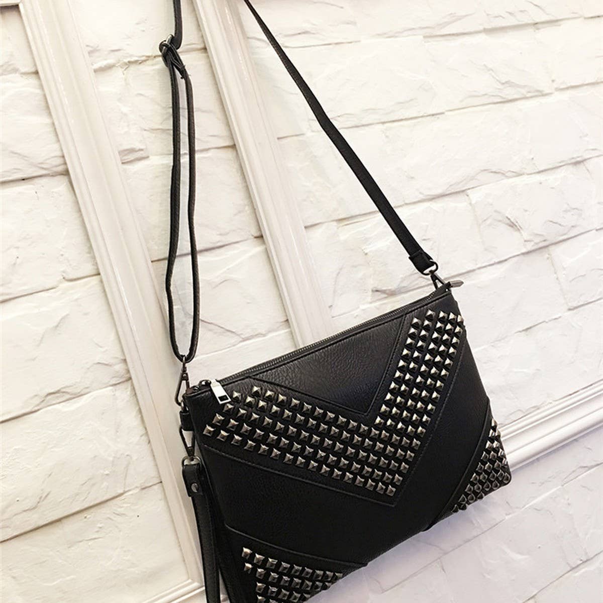 RIVET DECORATION LARGE CAPACITY HANDBAG