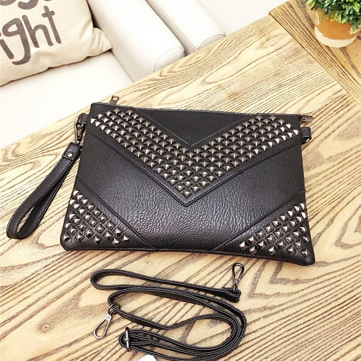 RIVET DECORATION LARGE CAPACITY HANDBAG